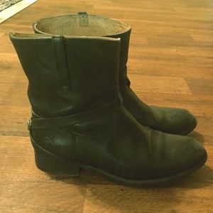 Womens Short Frye Boots, Size 6